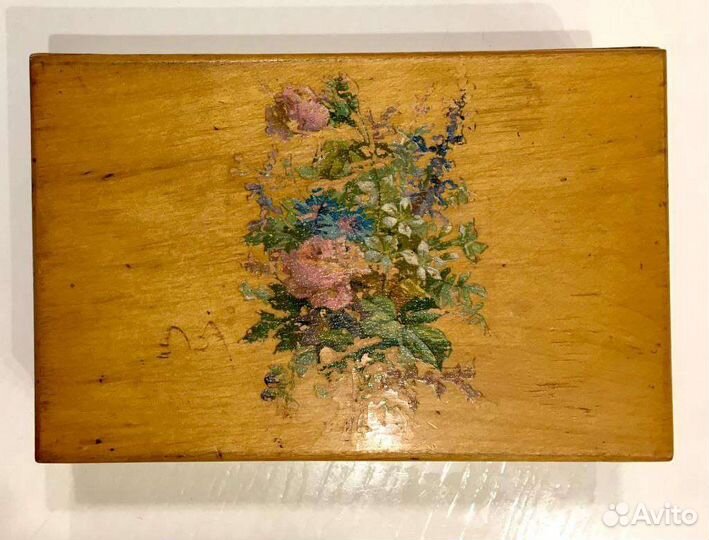 Деревянная шкатулка