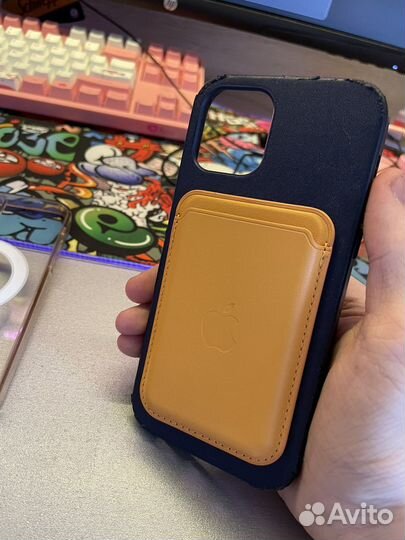 Чехлы на iPhone 12/12pro