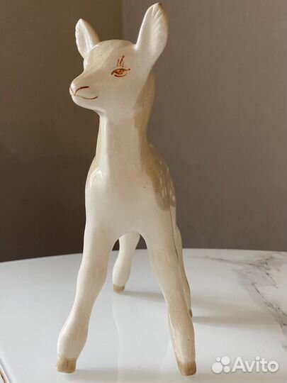 Фарфоровая статуэтка 