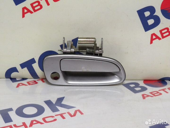 Ручка двери Перед Право toyota prius NHW10