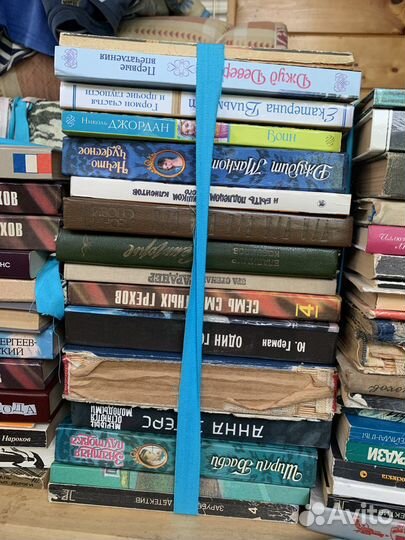 Книги (романы, детективы и т.д.)