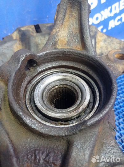 Передний левый поворотный кулак Hyundai Solaris 1