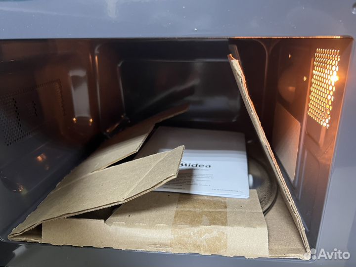 Микроволновая печь соло Midea AM720C4E-S