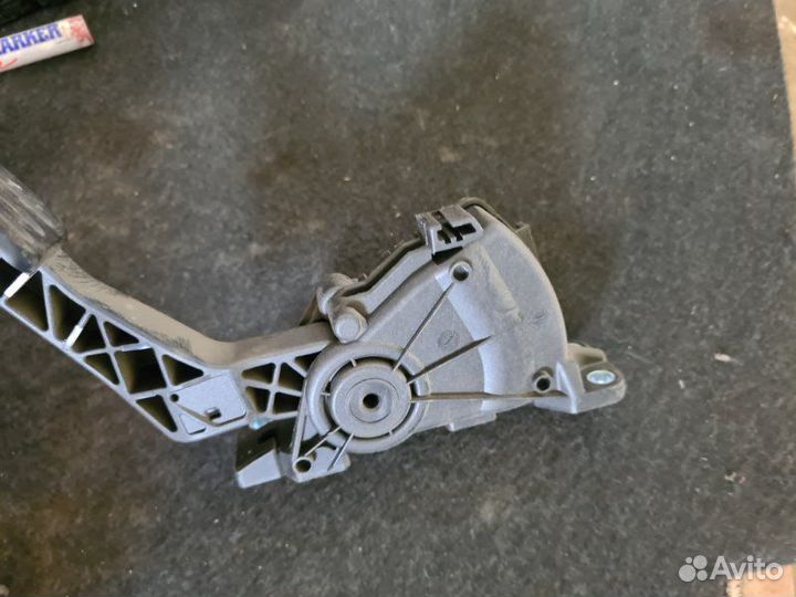 Педаль газа LADA Largus K4M 2016