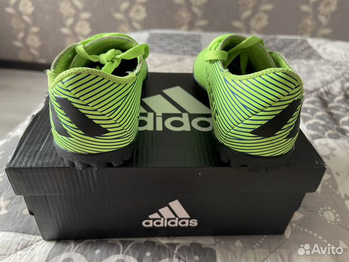 Футбольные бутсы adidas