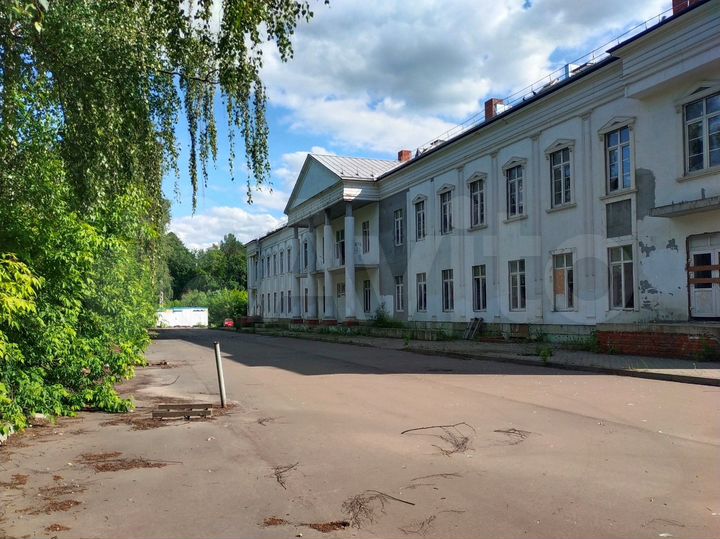 Здание, 5600 м²