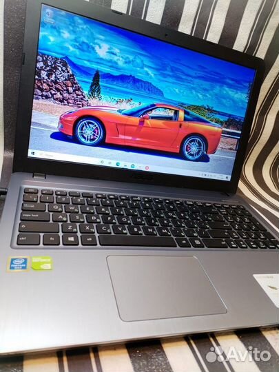 Тонкий современный ноутбук Asus