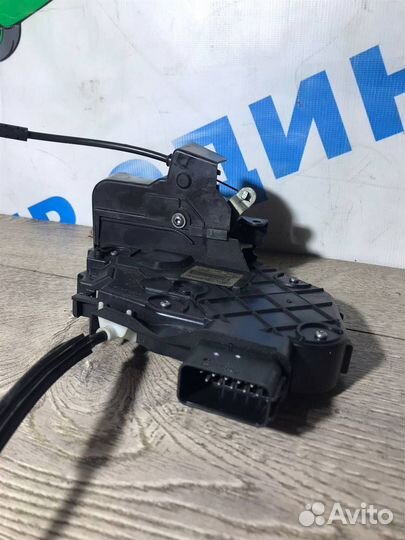 Замок двери задней левой Land Rover Discovery III