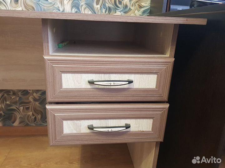 Письменный стол