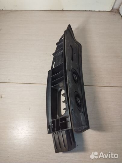 Кронштейн рейлинга передний левый Renault Duster