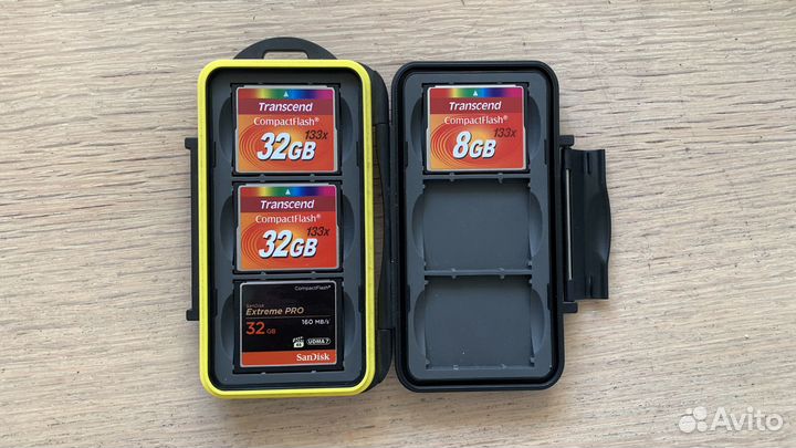 Карты памяти Compact Flash и кейс для них