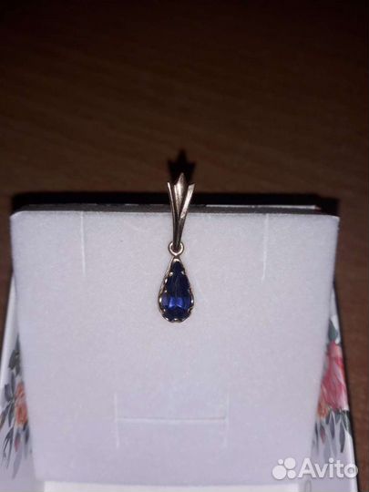 Подвес с сапфиром