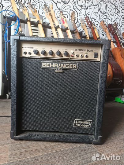 Басовый комбоусилитель Behringer Ultrabass 30W