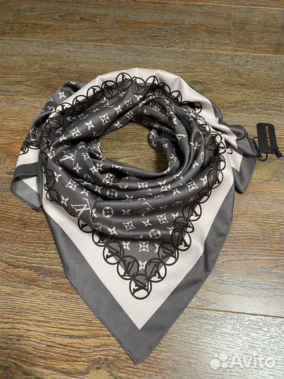 Шелковый платок женский 90*90