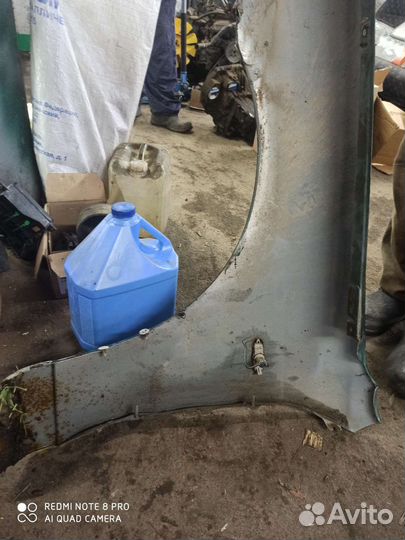 Крыло правое mazda 626