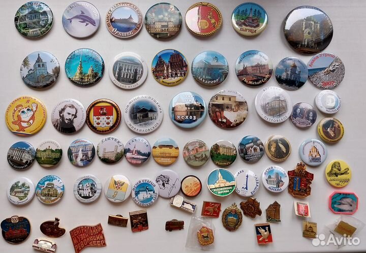 Коллекция значков из разных городов