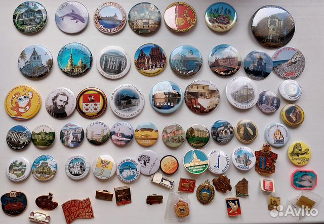Коллекция значков из разных городов