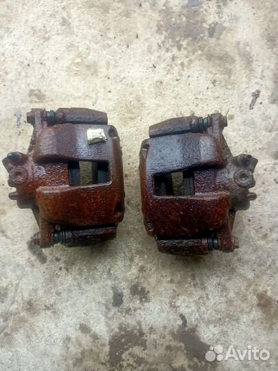 Суппорт передний правый левый Peugeot 307