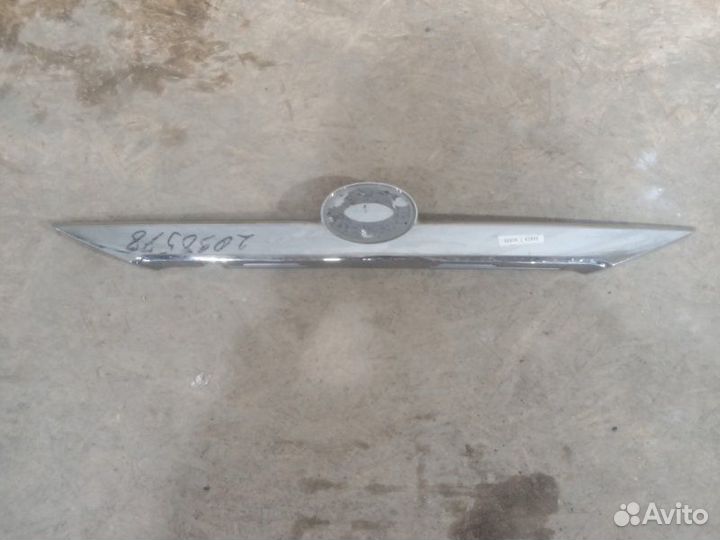 Накладка двери багажника задняя Toyota Camry V50