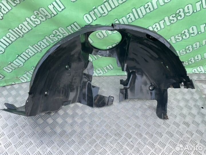 Подкрылок передний правый Mercedes-Benz C-Class