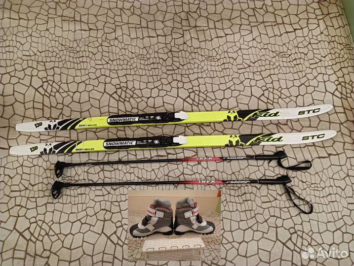 Лыжи 130 см с ботинками р.30-31 и палками 90 см