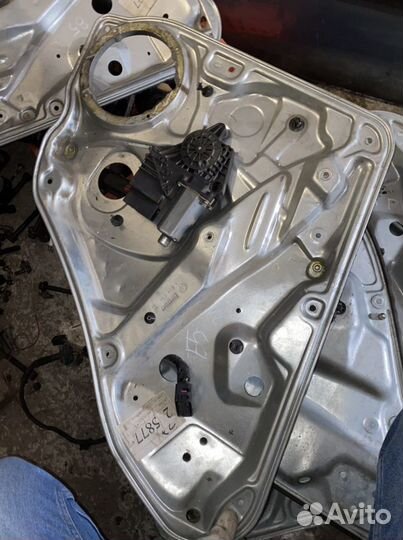 Задний правый стеклоподъемник Volkswagen passat B5