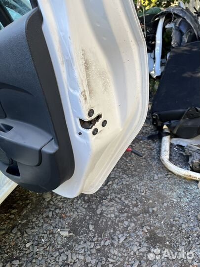 Дверь задняя правая renault logan 2