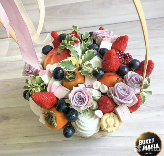 Подарочная корзина, съедобный букет
