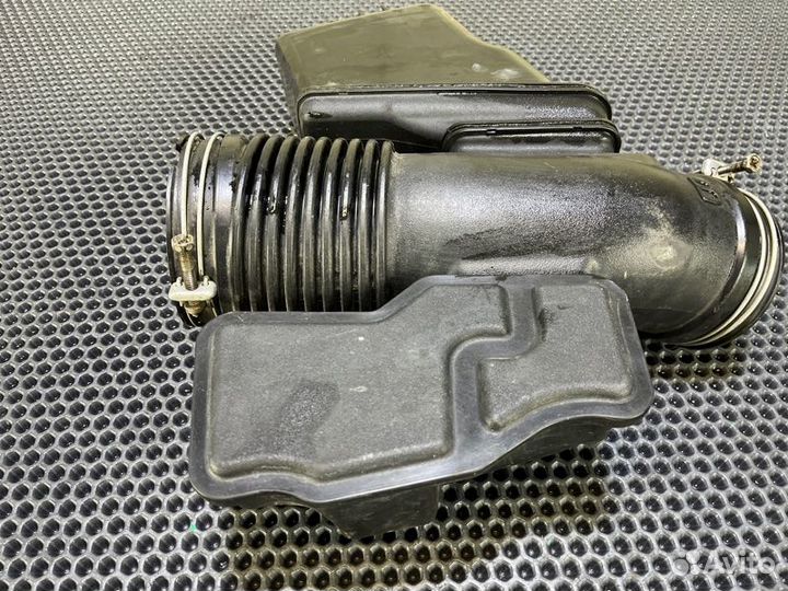 Патрубок воздушного фильтра Lexus Lx570