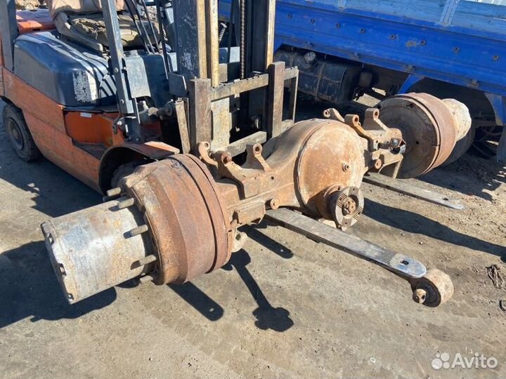 Средний мост. Маз 54329 грузовой тягач ямз238М2