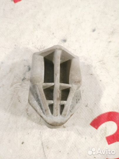 Кронштейн радиатора Porsche Cayenne 958 3.6 5502