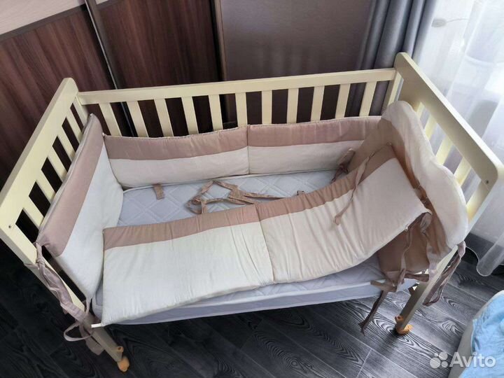 Детская кровать с матрацем и мягкими бортами