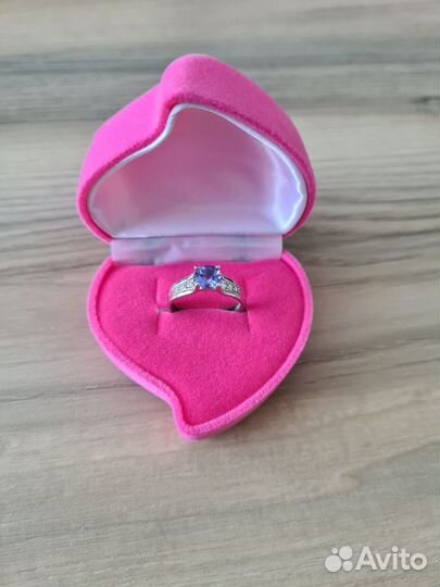 Кольцо: белое золото с танзанитом и бриллиантами
