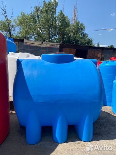 Горизонтальная пластиковая емкость,бак,резервуар