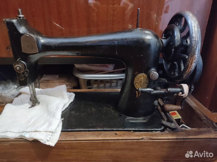 Швейная машинка Зингер