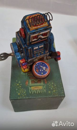 Старинная заводная игрушка