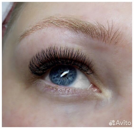 Наращивание ресниц, оформление бровей