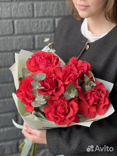 Букет из алых роз/французские розы