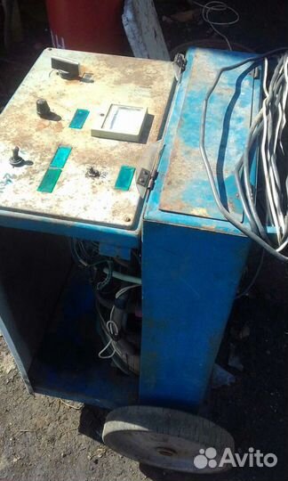 Зарядник э 411