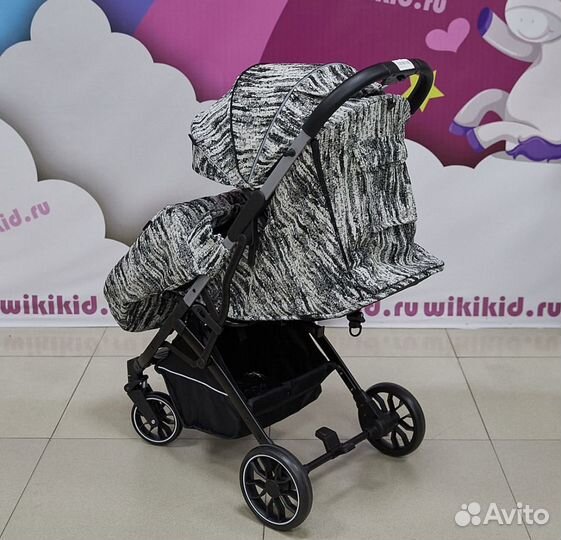 Коляска прогулочная Luxmom V3