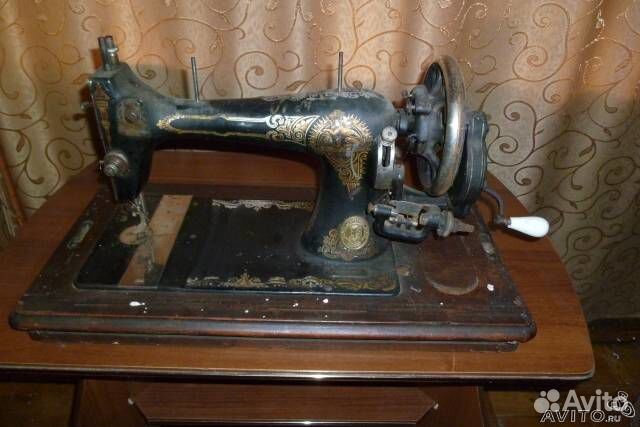 Старинная швейная машина