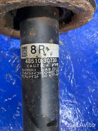 Стойка амортизатора передняя правая Lexus Gs 190