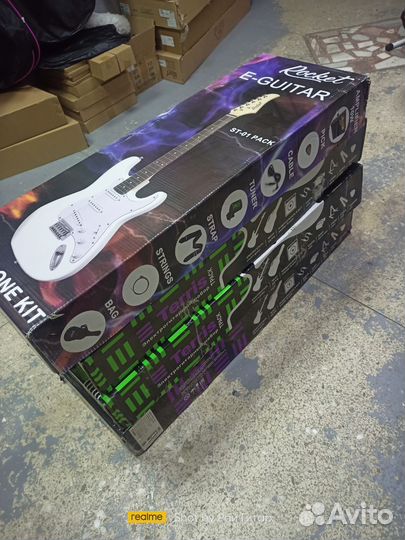 Электрогитара с комбоусилитем