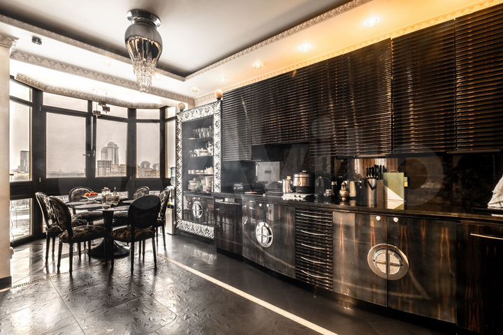 6-к. квартира, 200 м², 5/19 эт.