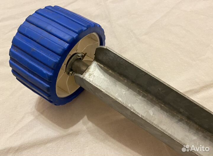 Ролик для лодочного прицепа