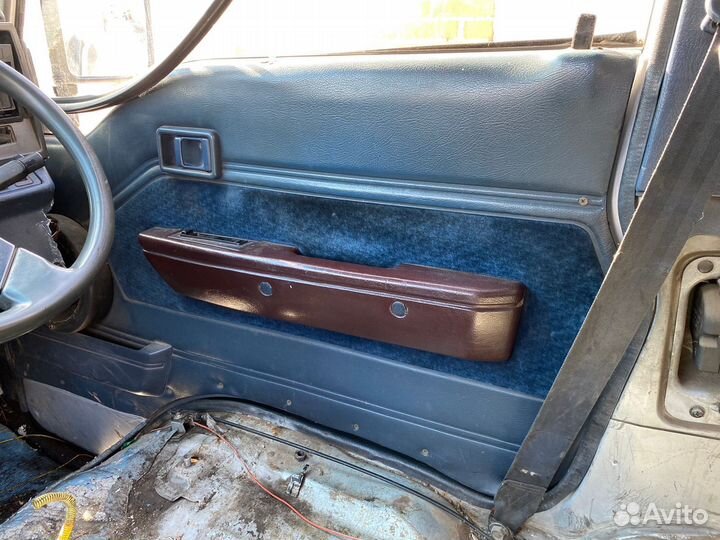 Дверные обшивки Nissan Homy 4