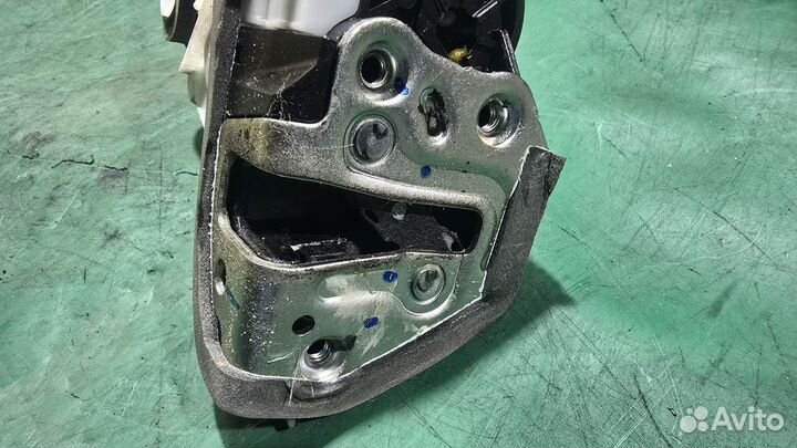 Замок двери задней L G8 toyota Hilux (2015- 2020)