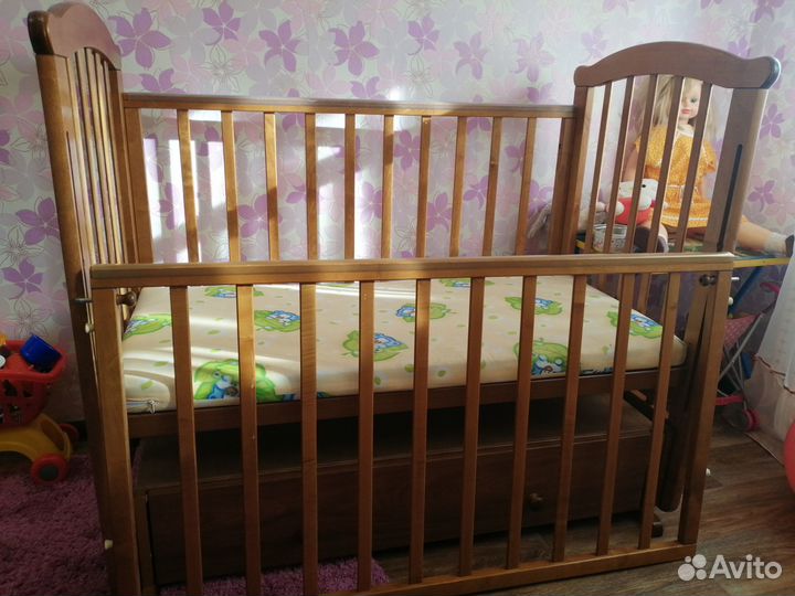 Детская кроватка