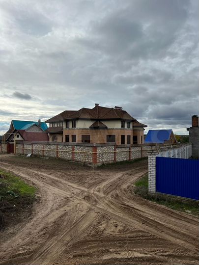 Дом 400 м² на участке 17 сот.