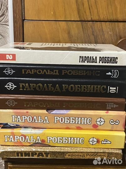 Много разных книг детективы, романы, фантастика